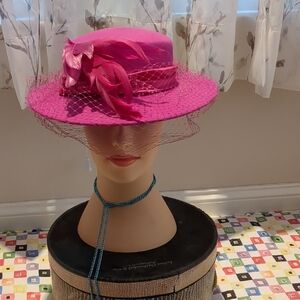 Chic vintage fuchsia Feathered Women's Hat with veil